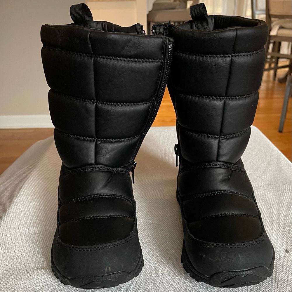 Boys Magellan boots size 3